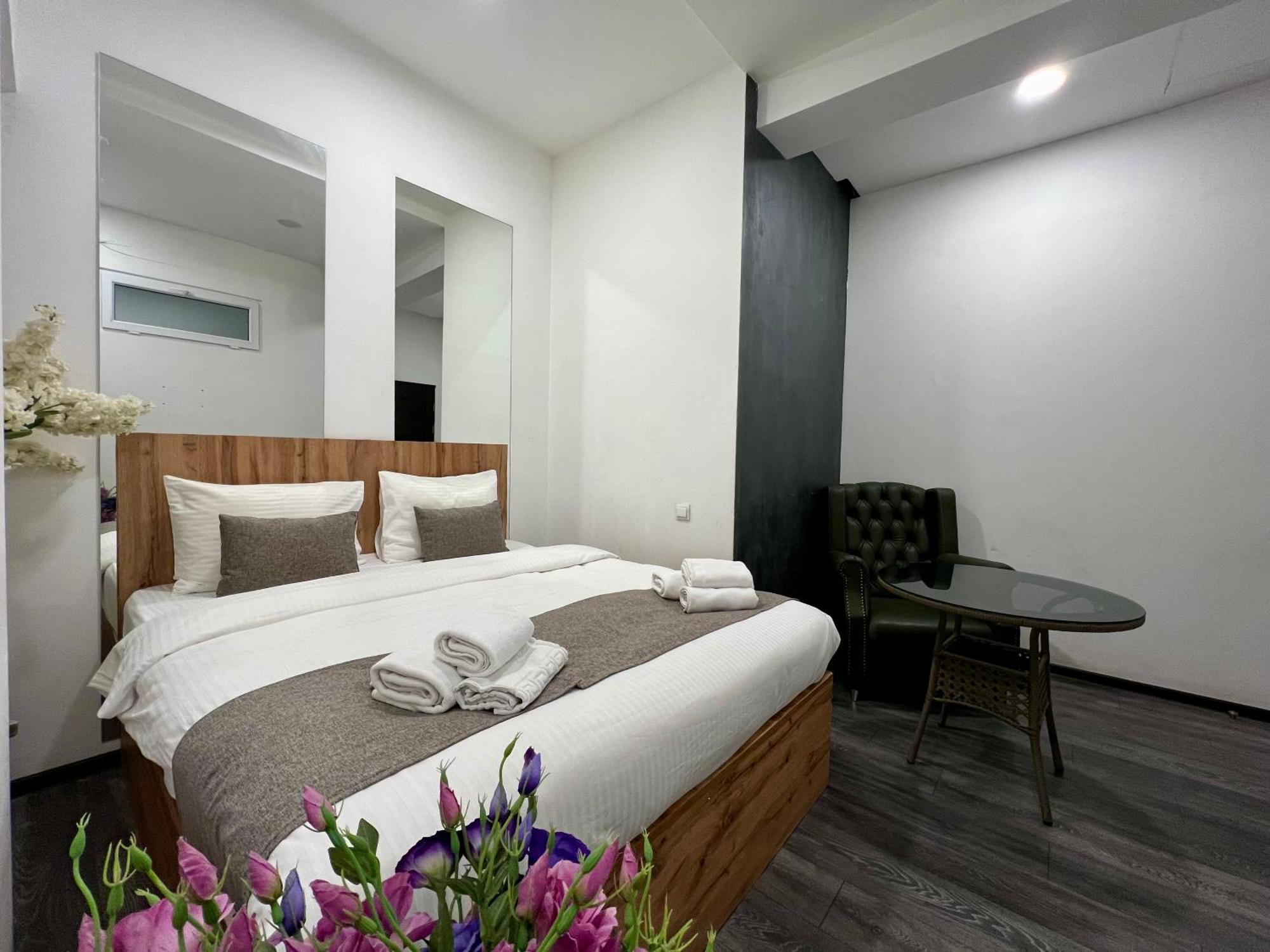 Yvn Tumanyan Apart-Hotel Erévan Extérieur photo