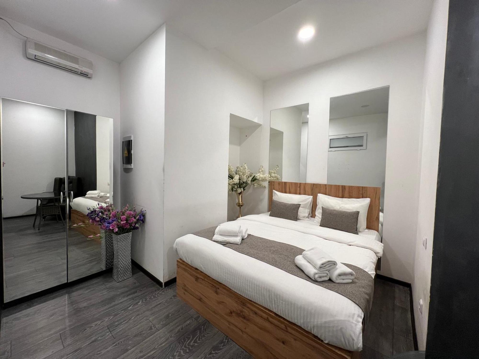 Yvn Tumanyan Apart-Hotel Erévan Extérieur photo