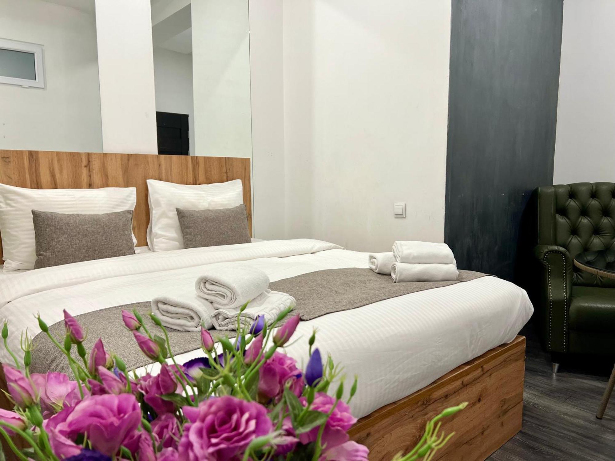 Yvn Tumanyan Apart-Hotel Erévan Extérieur photo